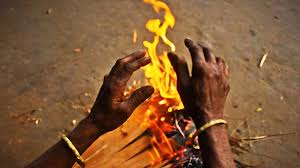 হাজীগঞ্জে আগুন পোহাতে গিয়ে দগ্ধ নারীর মৃত্যু